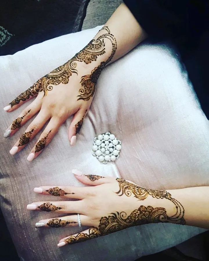 Arabic-style event mehndi on the hand and wrist