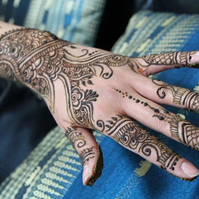 Professional henna artist at work