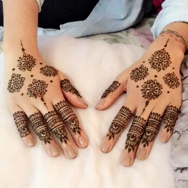 Simple mehndi design